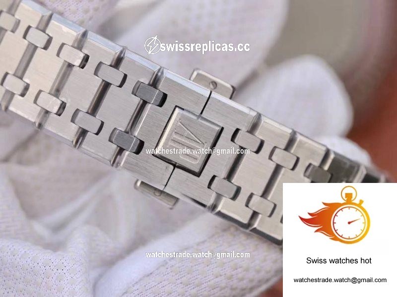 Audemars Piguet Royal Oak GMT 41MM 26120 White Dial TWA Factory 8